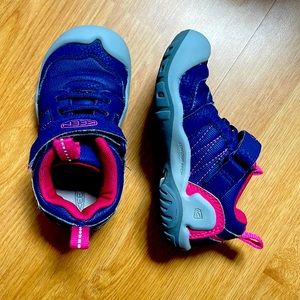 KEEN Child Knotch Peak Low Height Breathable Sneakers. Size 9 toddler
